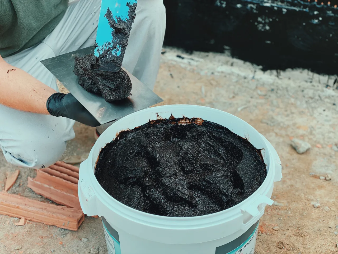 Applying sealant
