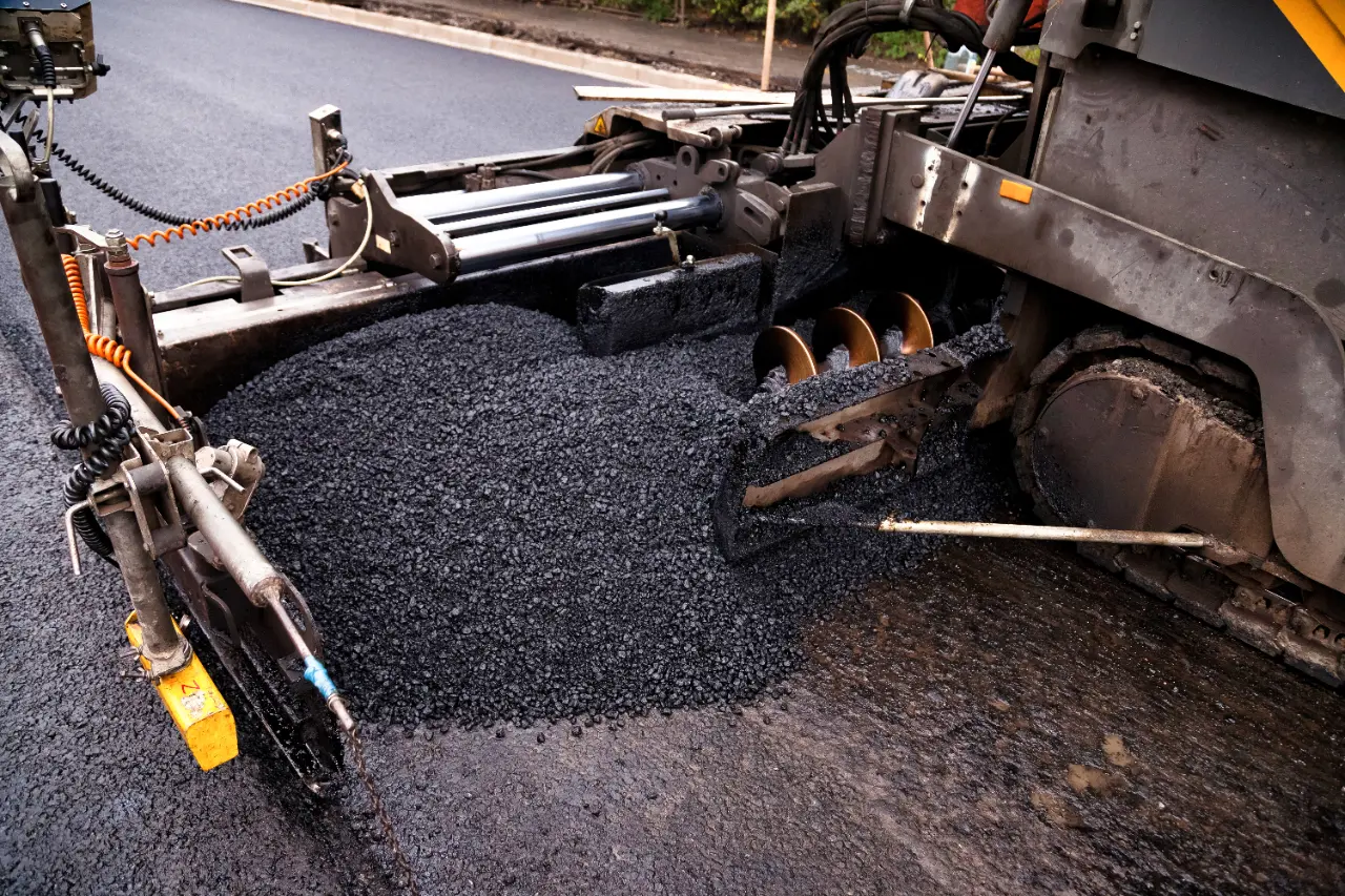 Asphalt paver machine