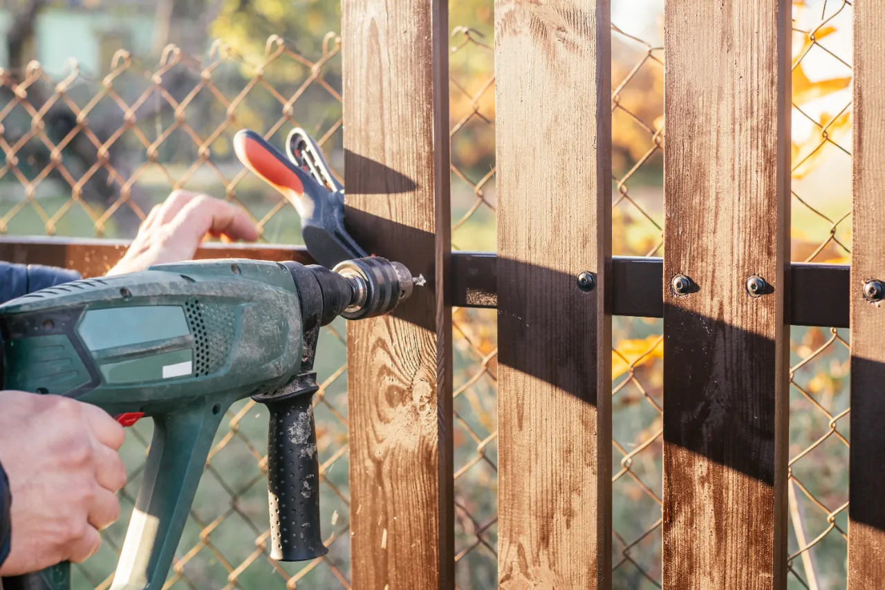 Building fence with drill